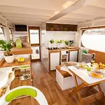 Botel Lisa Boot 6 Priepert